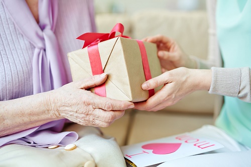 Gift Ideas for Senior Loved Ones on Mother’s Day