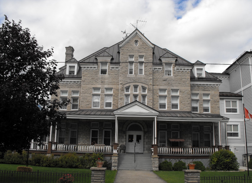 Le Manoir Caledonia Retirement Residence, Retirement home, St. Isidore
