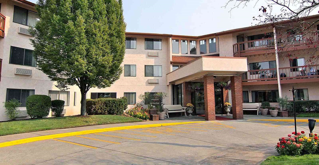 Royale Gardens Health Care, Retirement home, Grants Pass, OR, Senior